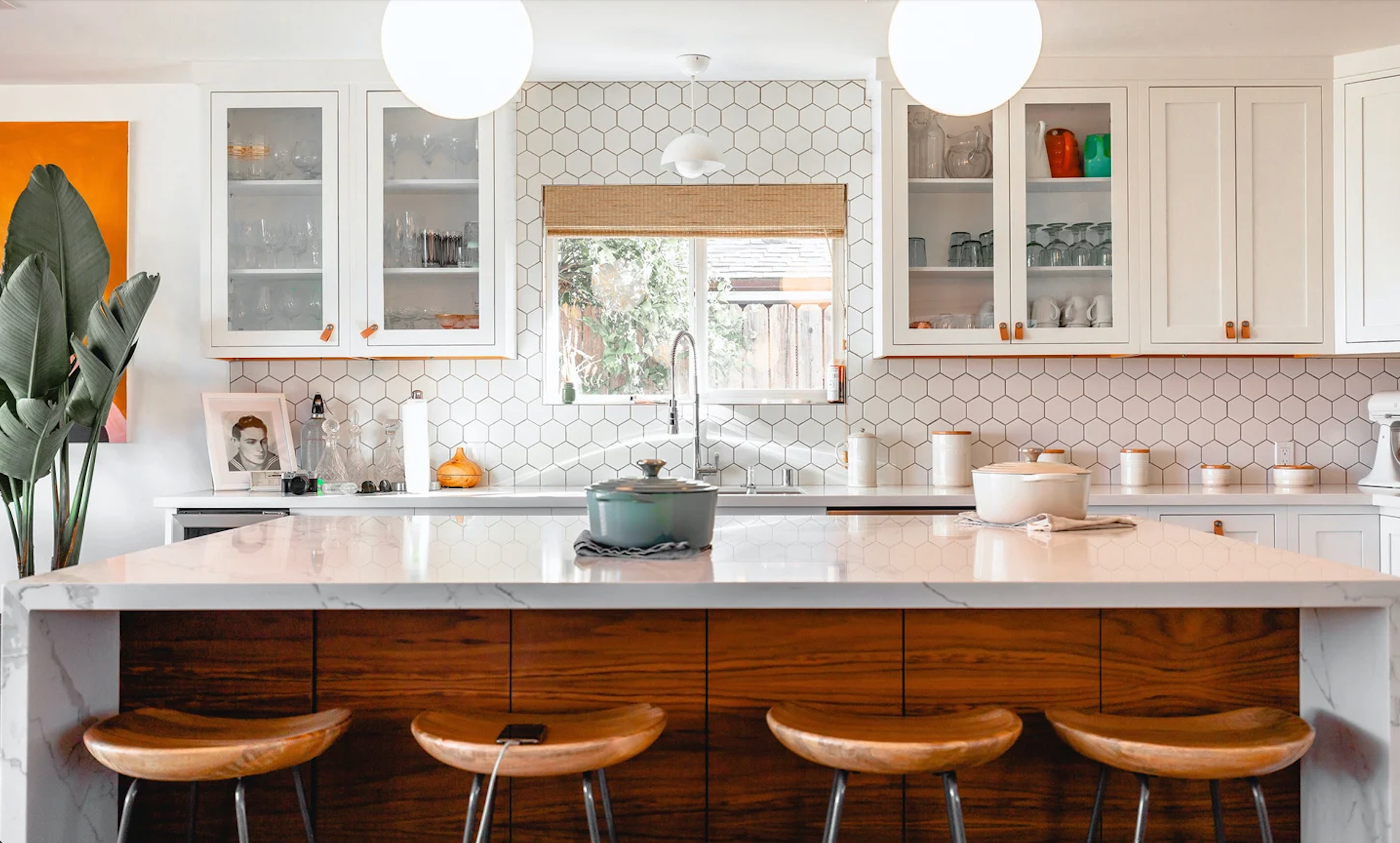 A modern kitchen with clean lines and hexagonal background tile, compressed by Photoshop at 1x scale. The detail lines are slightly fuzzy-looking.